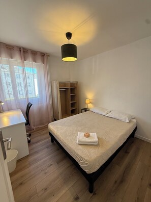 4 chambres, bureau, Wi-Fi gratuit, draps fournis