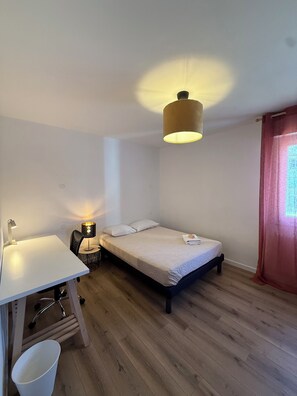 4 Schlafzimmer, Schreibtisch, kostenloses WLAN, Bettwäsche