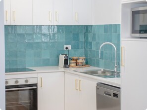 Microwave, stovetop, dishwasher, coffee/tea maker