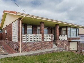 Exterior - Harbourview House - coast chic in the CBD (ALBANY)