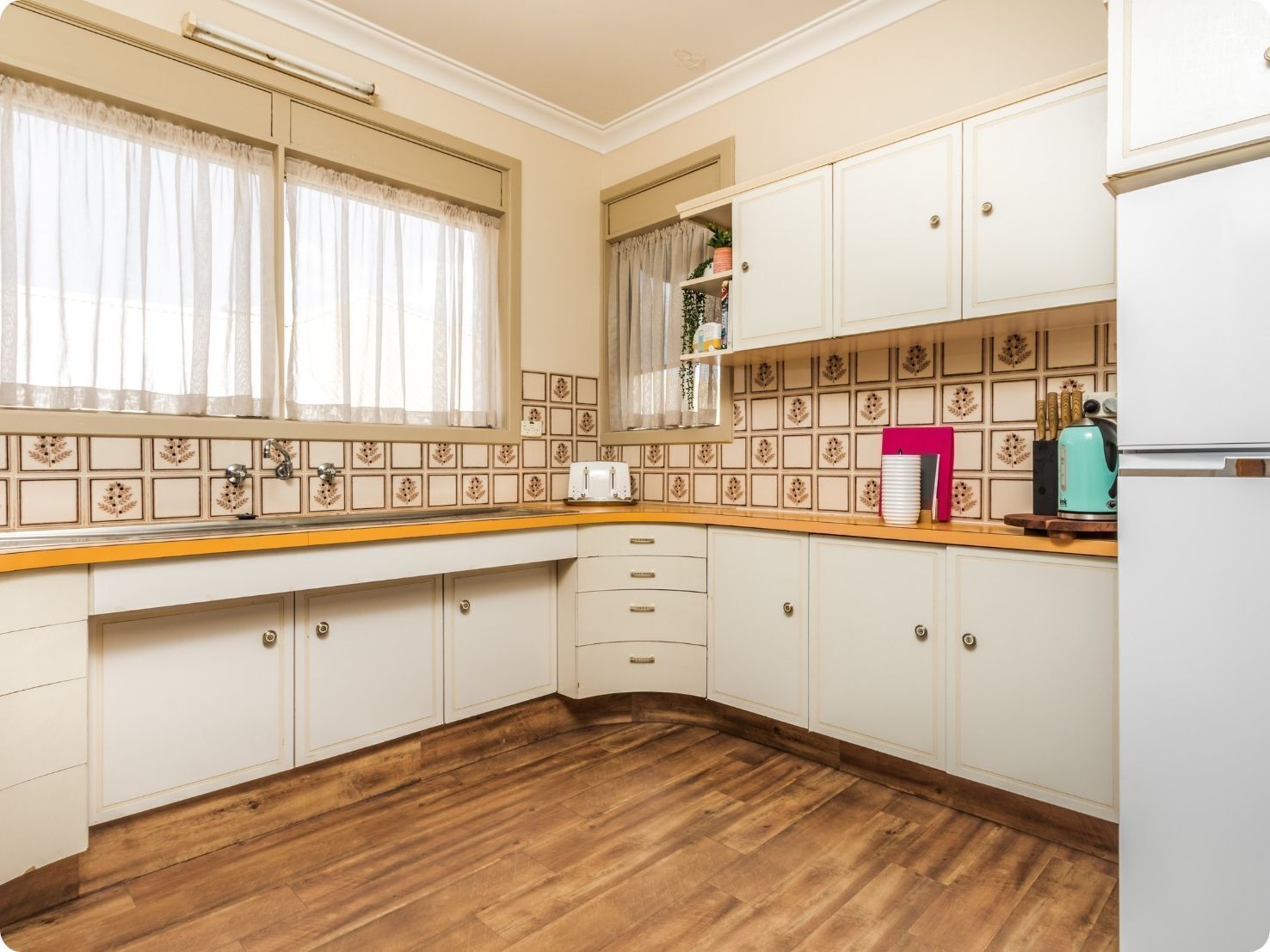 Mikrowelle, Ofen, Herdplatte, Hochstuhl