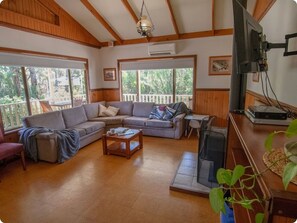 TV - Tech free (no WIFI) farm stay that will leave your soul recharged (Kalgan)