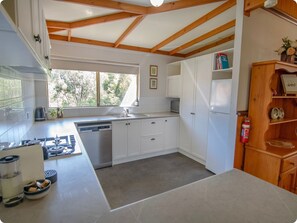 Microwave, oven, stovetop, dishwasher - Tech free (no WIFI) farm stay that will leave your soul recharged (Kalgan)