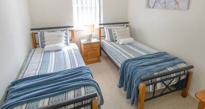 This snug 3 bedroom villa is all you need to call home whilst visiting Albany