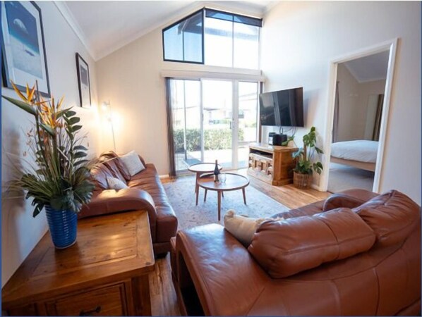 TV - Your summer Beach Escape is calling (ALBANY)