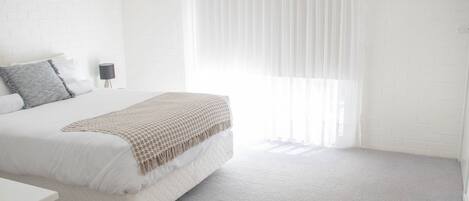 1 slaapkamer, een strijkplank/strijkijzer, gratis wifi