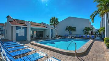Condo (2 Bedrooms) | Property amenity
