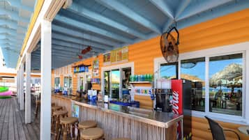 Condo (2 Bedrooms) | Property amenity