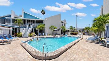 Condo (2 Bedrooms) | Property amenity
