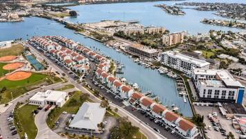 Condo (2 Bedrooms) | Property amenity