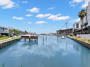Condo (2 Bedrooms) | Property amenity