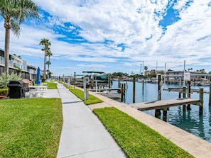 Condo (2 Bedrooms) | Property amenity