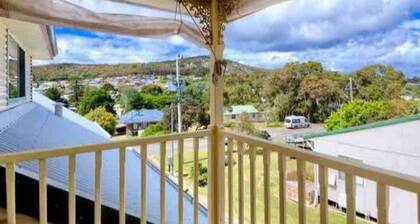 Cute upstairs 2 bedroom apartment perfect for short stays while visiting Albany