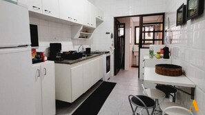 舒適公寓 | 私人廚房 | 攪拌器、鍋具/餐盤/廚房用品、清潔用品