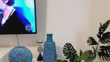 Apartemen Comfort | Area keluarga | Televisi layar datar 42-inci dengan saluran TV digital