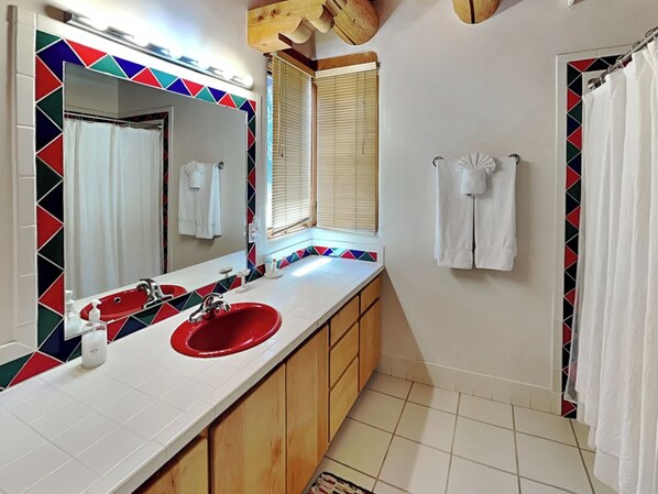 House (4 Bedrooms) | Property amenity - Luces de la Ciudad by Kokopelli Property Management (Santa Fe)
