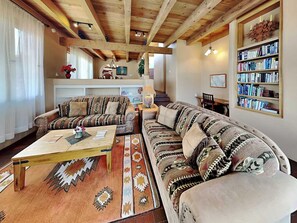 House (4 Bedrooms) | Property amenity - Luces de la Ciudad by Kokopelli Property Management (Santa Fe)