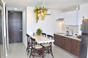 Microwave, stovetop, coffee/tea maker, blender - Heart designed Apartment, Ocean and Lagoon view, large terrace  (Cancún)