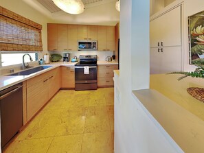 Condo (2 Bedrooms) | Property amenity
