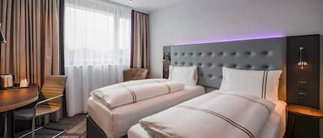 Twin Room, Roll-in Shower | Soundproofing, free WiFi, bed sheets