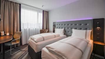 Twin Room, Roll-in Shower | 1 bedroom, soundproofing, free WiFi
