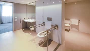 Zweibettzimmer, rollstuhlgeeignete Dusche | Barrierefreies Bad