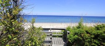 99 Wing Blvd W- Steps to private beach, pet friendly!
