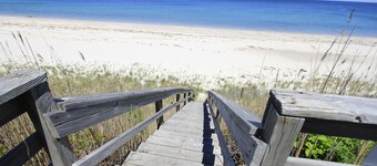 99 Wing Blvd W- Steps to private beach, pet friendly!