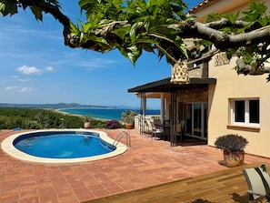 Outdoor pool - Villa with splendid sea view only 500 m. from the beach.Begur.  (Begur)