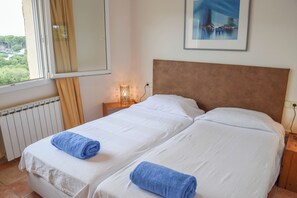 5 bedrooms, iron/ironing board, travel cot, free WiFi