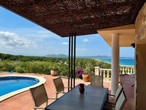 Outdoor dining - Villa with splendid sea view only 500 m. from the beach.Begur.  (Begur)