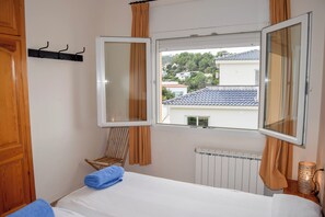 5 chambres, fer et planche à repasser, lit parapluie, Wi-Fi gratuit