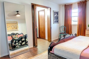 4 bedrooms, desk, free WiFi, bed sheets