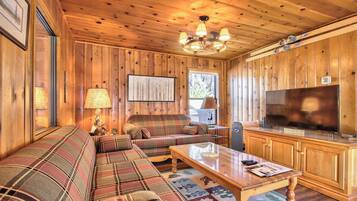 تلفزيون ذكي، مدفأة، كُتُب