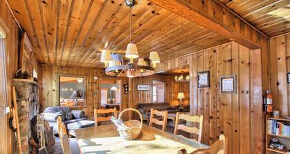 Moonridge Family Lodge, Sleeps 8, Pool Table, Minutes to Lake and Slopes