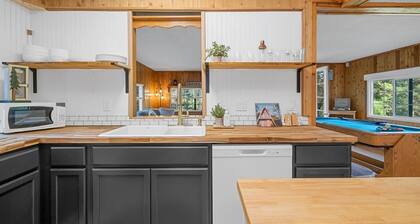 CDALake-Kayaks-Hottub-BoatSlip-PoolTable