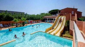 Pool - Camping 4 étoiles - Parc aquatique - eebacg (Bormes-les-Mimosas)