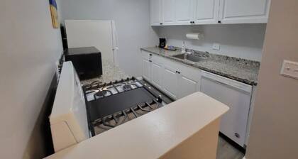 Summit House Condo #2 - Next to UF & Hospitals