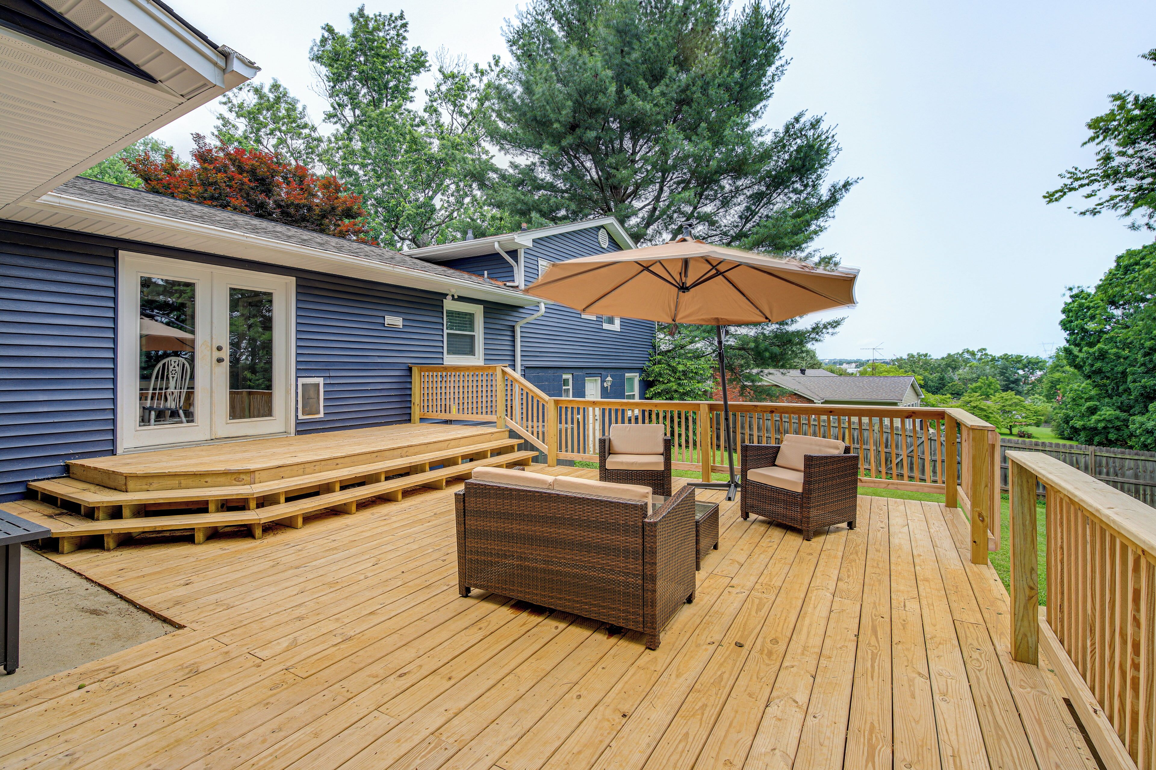 Knoxville Duplex w/ Deck ~ 11 Mi to Downtown!