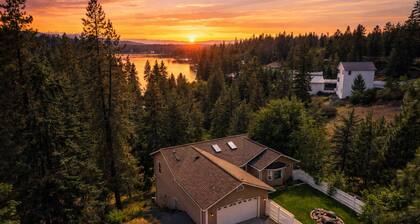 Hayden Lake Family Retreat • Hot Tub • Lake Access • Views