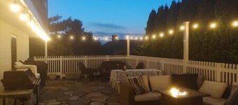 Guests staying in Stonington are surrounded by some of the best coastal experiences in New England, all within minutes. You can explore marine life at the Mystic Aquarium, step into maritime history at the Mystic Seaport Museum, or enjoy shopping and