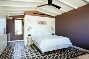 1 habitación, caja de seguridad en la habitación y cuna de viaje 