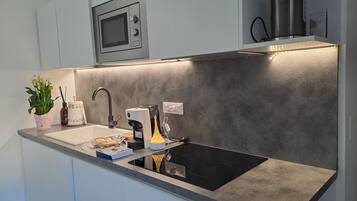 Mikrowelle, Ofen, Herdplatte, Geschirrspüler