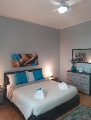 1 bedroom, bed sheets