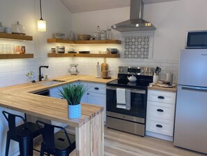 Mikroaaltouuni, uuni, liesi, astianpesukone