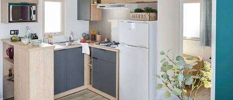 Kühlschrank, Mikrowelle, Herdplatte