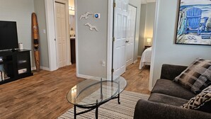 Smart TV, books - Gull Wing * No Stairs! * Downtown * Beautiful (Cedar Key)