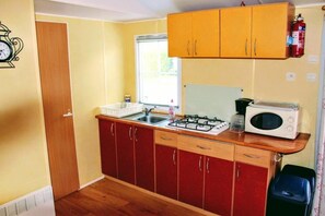 Fridge, microwave, stovetop