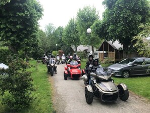 المنطقة المحيطة بالمنشأة