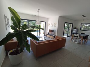 Living area - Villa Avec Piscine et Billard à 5 Minutes de Montpellier (Clapiers)